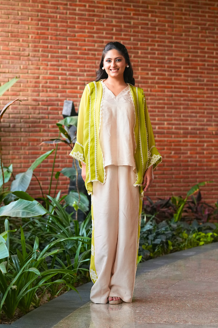 Titli Cape Set