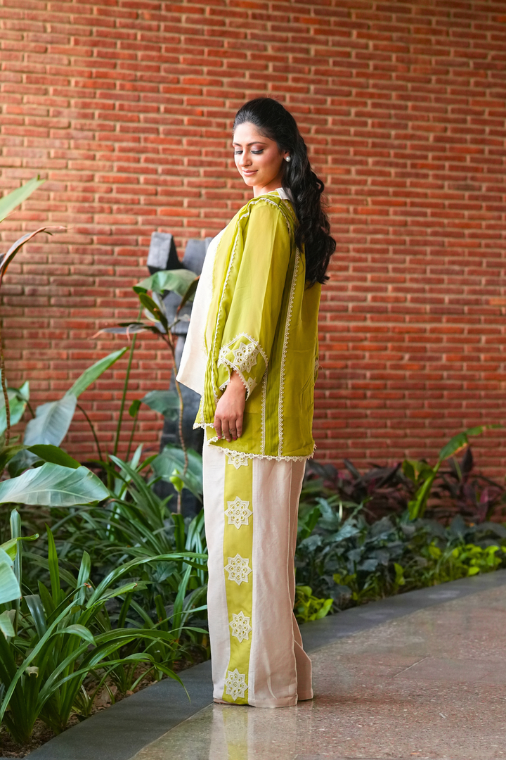 Titli Cape Set