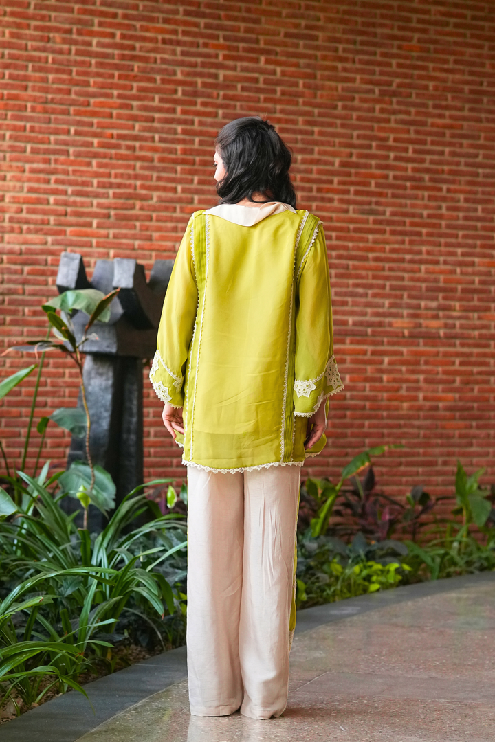 Titli Cape Set