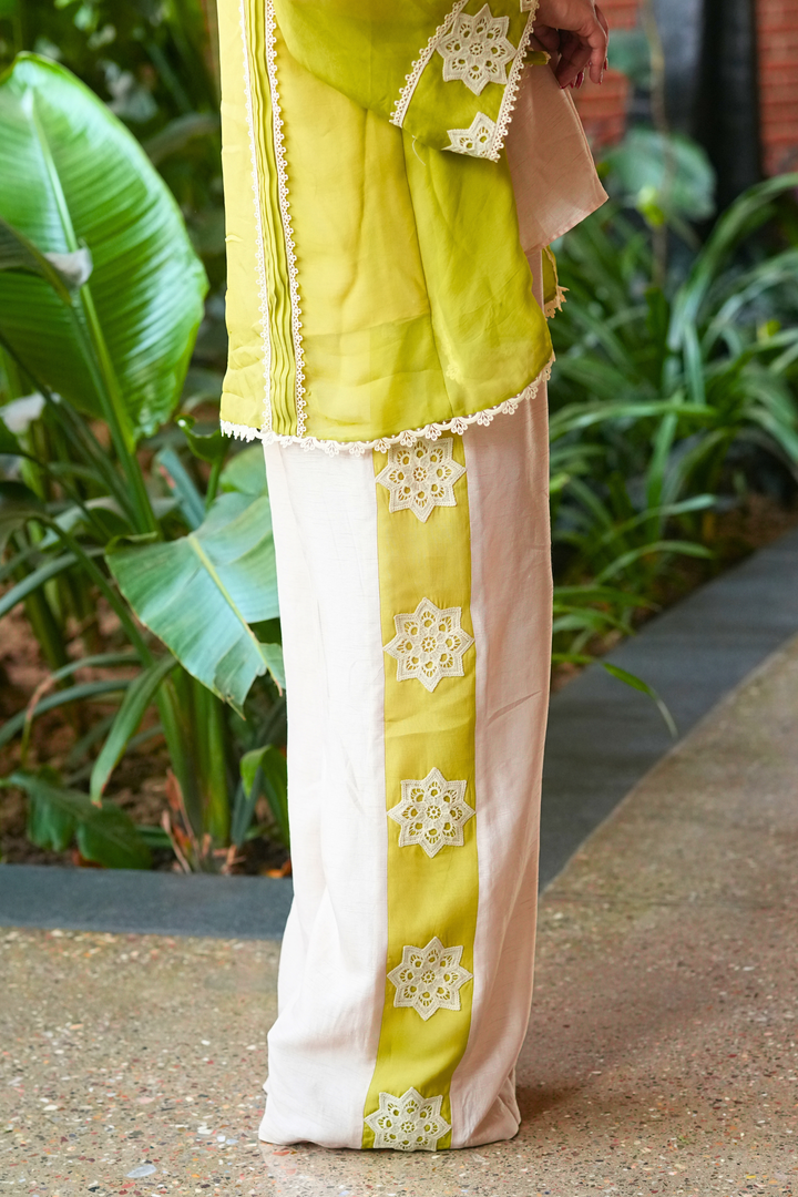 Titli Cape Set