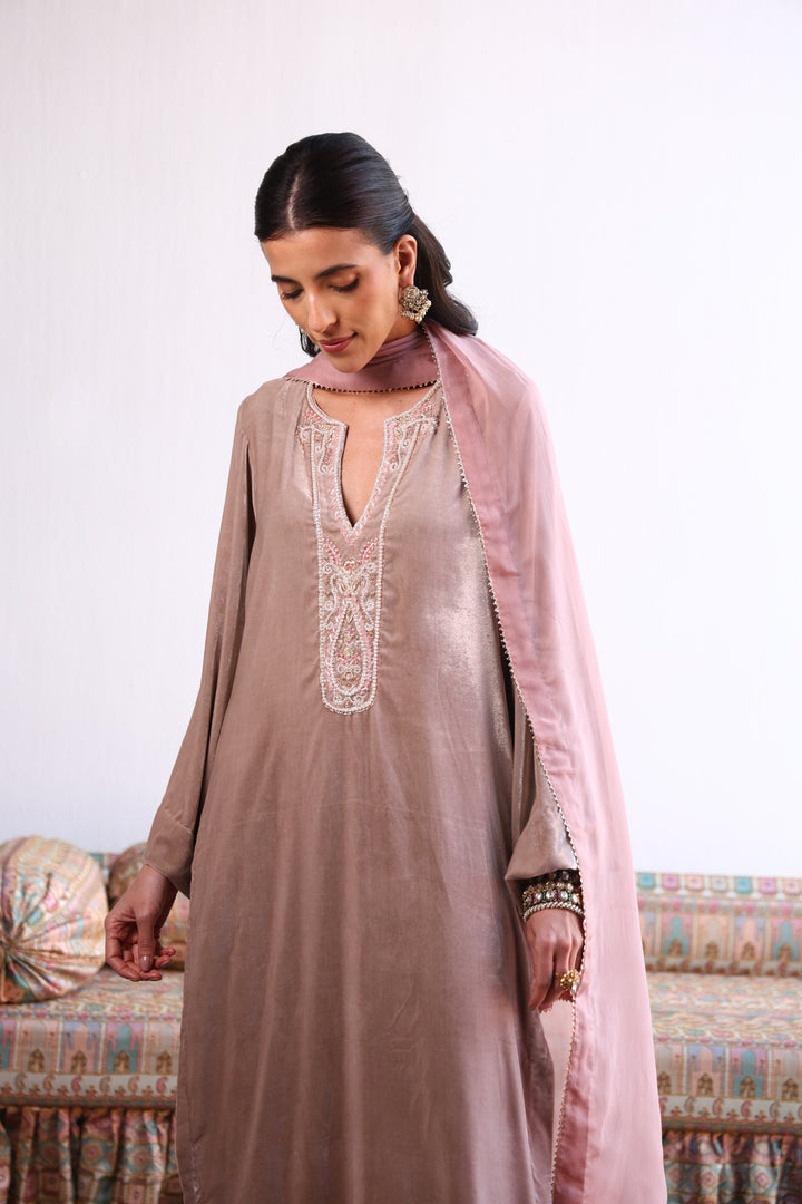 AMIRAN ROSE PINK LONG KAFTAN