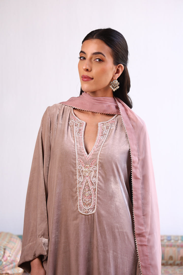 AMIRAN ROSE PINK LONG KAFTAN