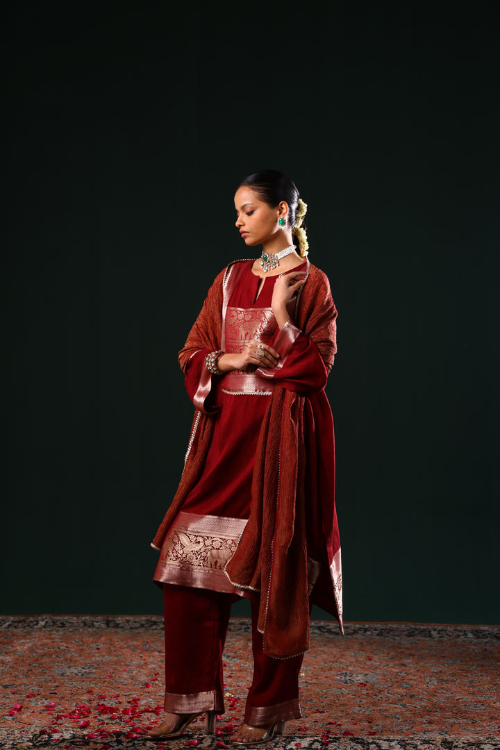 SHANTI PRIYA KURTA BANARSI RED