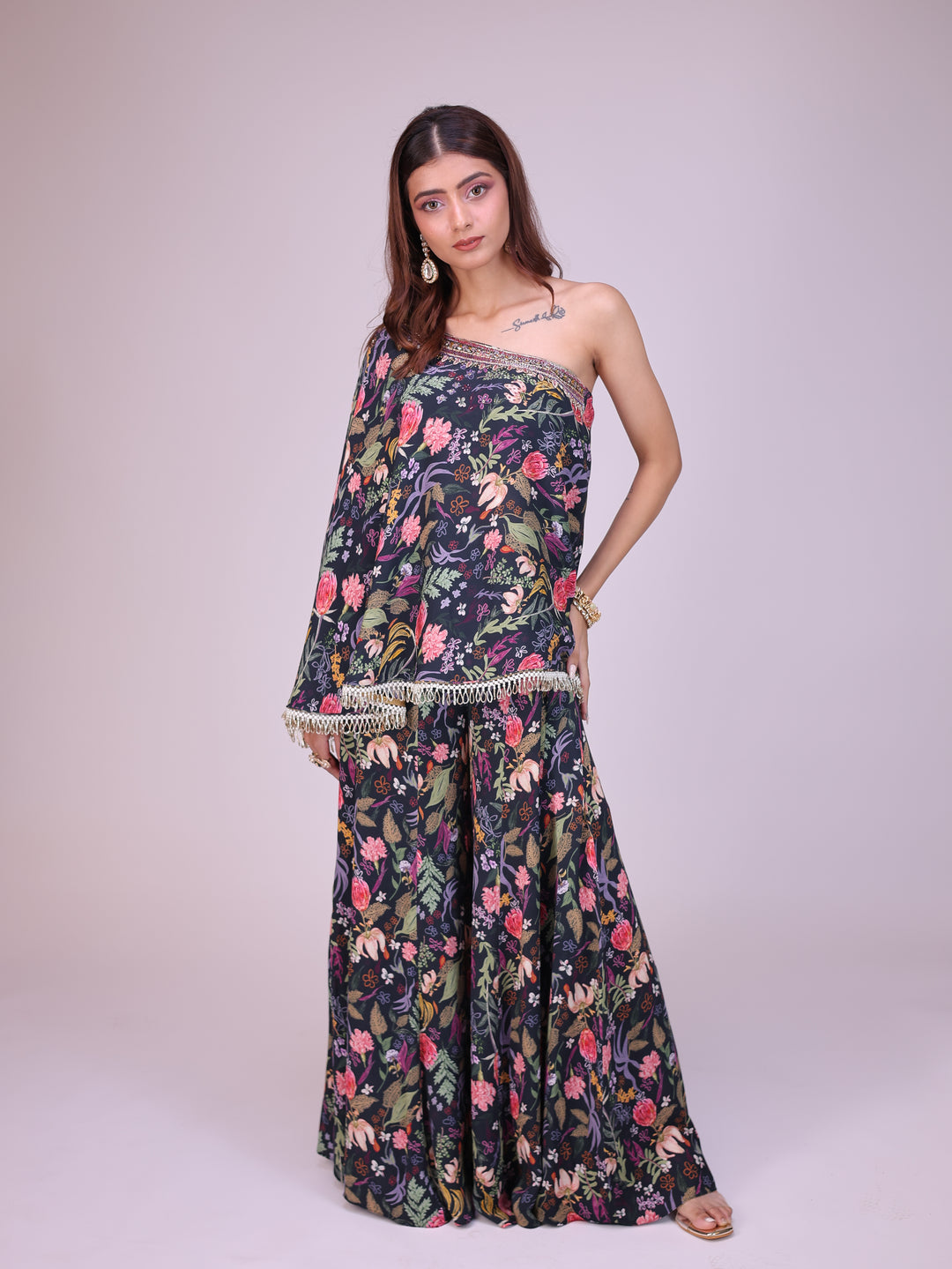 Rehaana One shoulder set